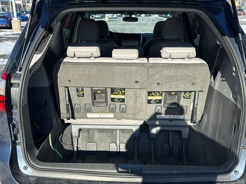 Used 2015 Toyota Sienna XLE w/ XLE Navigation Package image 20