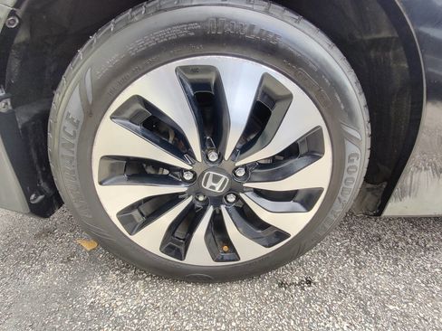 Used 2017 Honda Accord Hybrid Sedan image 11