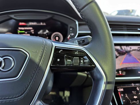 Used 2022 Audi A8 L 3.0T w/ Executive Package image 31
