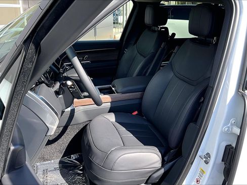 New 2026 Land Rover Range Rover Long Wheelbase SE AWD/4WD image 9