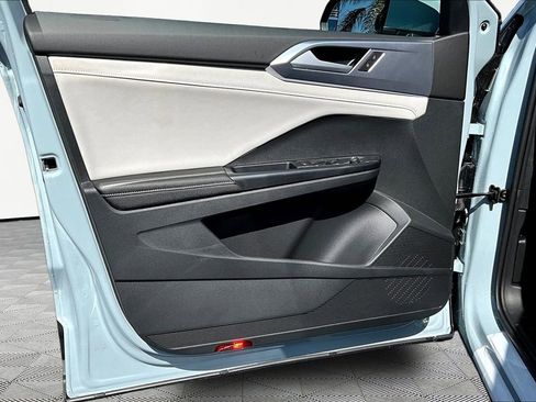 New 2026 Volkswagen Taos SE image 20