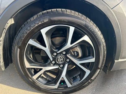 Used 2018 Toyota C-HR XLE image 34