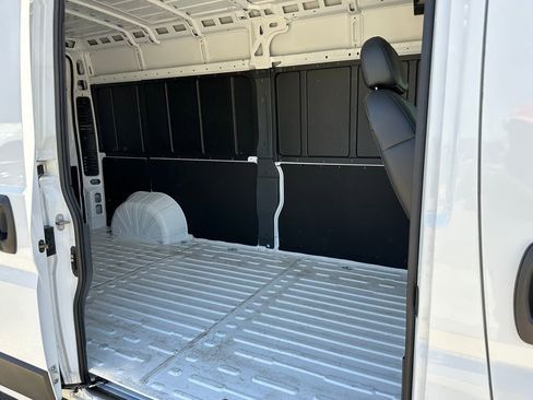 Used 2025 RAM ProMaster 3500 w/ Convenience Group FWD image 16