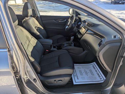 Used 2022 Nissan Rogue Sport SL w/ Premium Package image 17