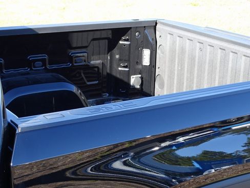 Used 2025 GMC Sierra 1500 Pro w/ Graphite Edition image 29