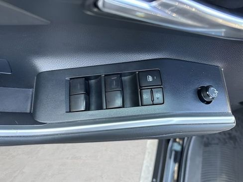 Used 2023 Toyota Highlander XLE AWD/4WD image 10