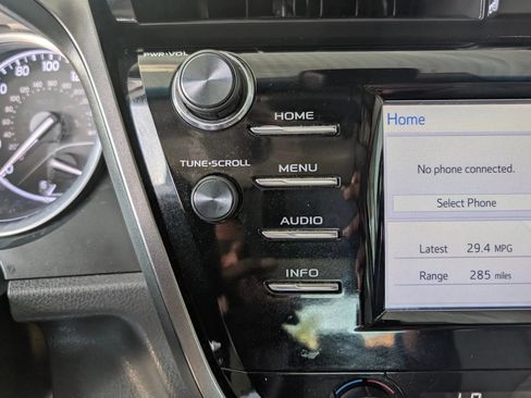 Used 2018 Toyota Camry SE FWD image 35