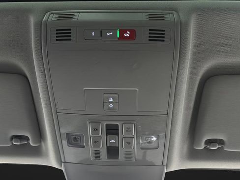 Used 2023 Volkswagen Taos SEL image 39