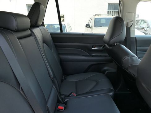 Used 2024 Toyota Grand Highlander FWD image 26