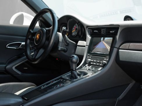Used 2018 Porsche 911 GT3 RWD image 16