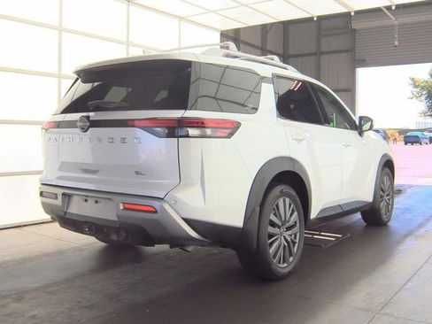 Certified 2025 Nissan Pathfinder SL w/ SL Premium Package FWD image 4