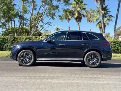 Used 2024 Mercedes-Benz GLC 300 4MATIC image 2