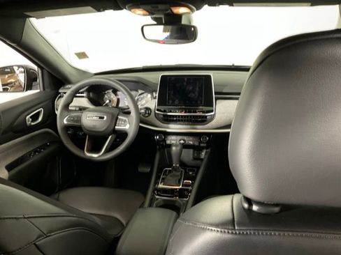 Used 2026 Jeep Compass Latitude AWD/4WD image 15