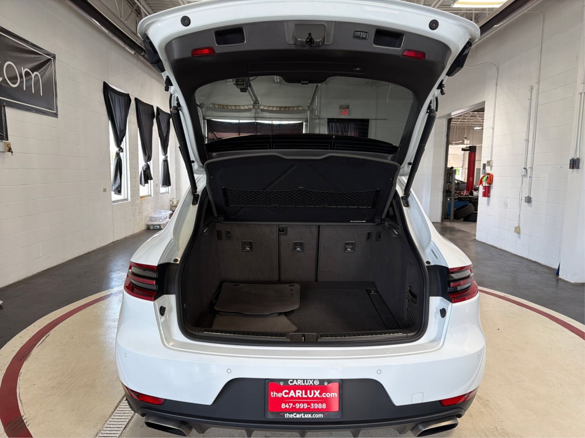 Used 2018 Porsche Macan AWD/4WD image 12