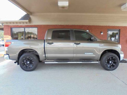 Used 2012 Toyota Tundra 4x4 CrewMax w/ SR5 Pkg image 2