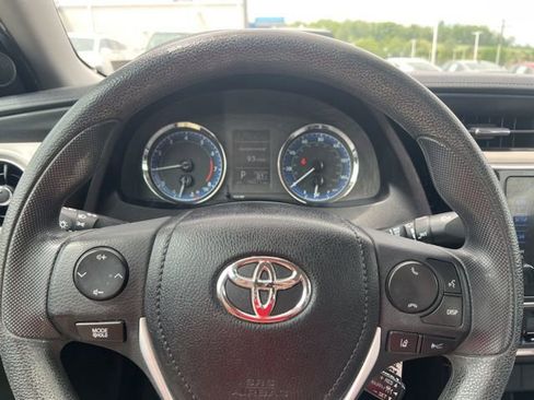 Used 2017 Toyota Corolla LE w/ Carpet Mat Package (TMS) FWD image 12