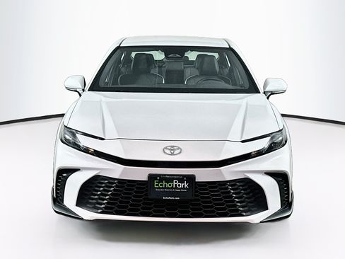 Used 2025 Toyota Camry SE FWD image 2
