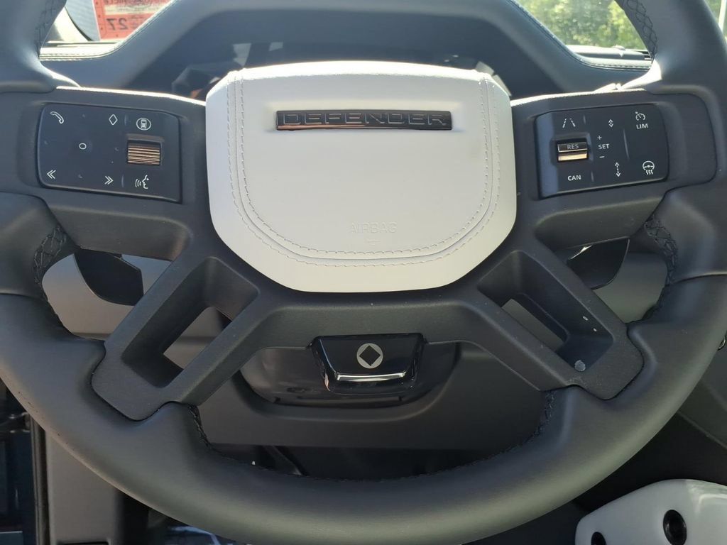 Used 2026 Land Rover Defender 110 OCTA AWD/4WD image 21