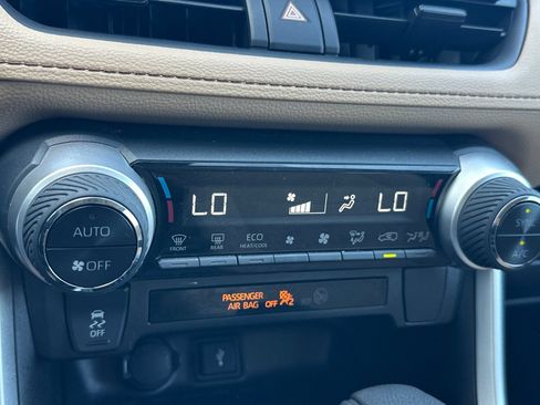 Certified 2022 Toyota RAV4 LE AWD/4WD image 28