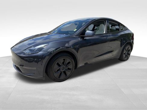 Used 2025 Tesla Model Y Long Range AWD/4WD image 3