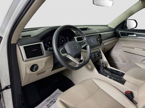 Used 2023 Volkswagen Atlas SE w/ Black Wheel Package FWD image 9