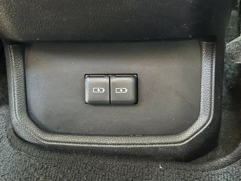 Used 2023 Toyota Highlander XLE FWD image 25