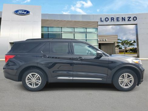 Used 2023 Ford Explorer XLT image 4