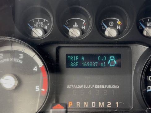 Used 2011 Ford F250 XLT w/ Chrome Pkg AWD/4WD image 3