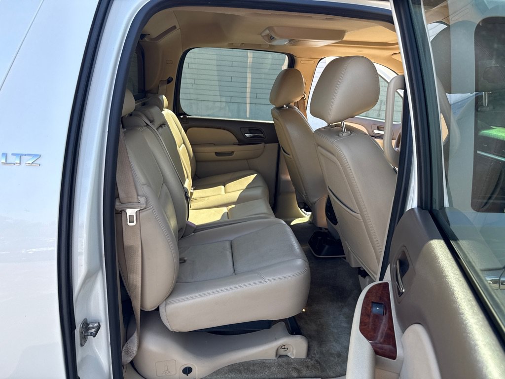 Used 2012 Chevrolet Avalanche LTZ RWD image 11