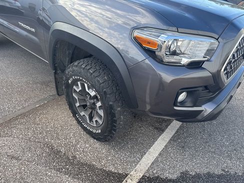 Used 2019 Toyota Tacoma TRD Off-Road image 4
