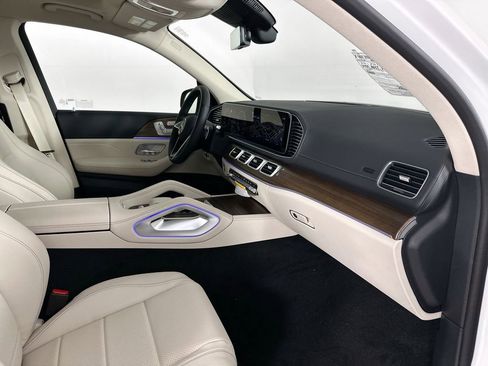 New 2026 Mercedes-Benz GLS 450 4MATIC image 32