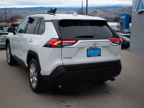 Used 2025 Toyota RAV4 XLE Premium image 6