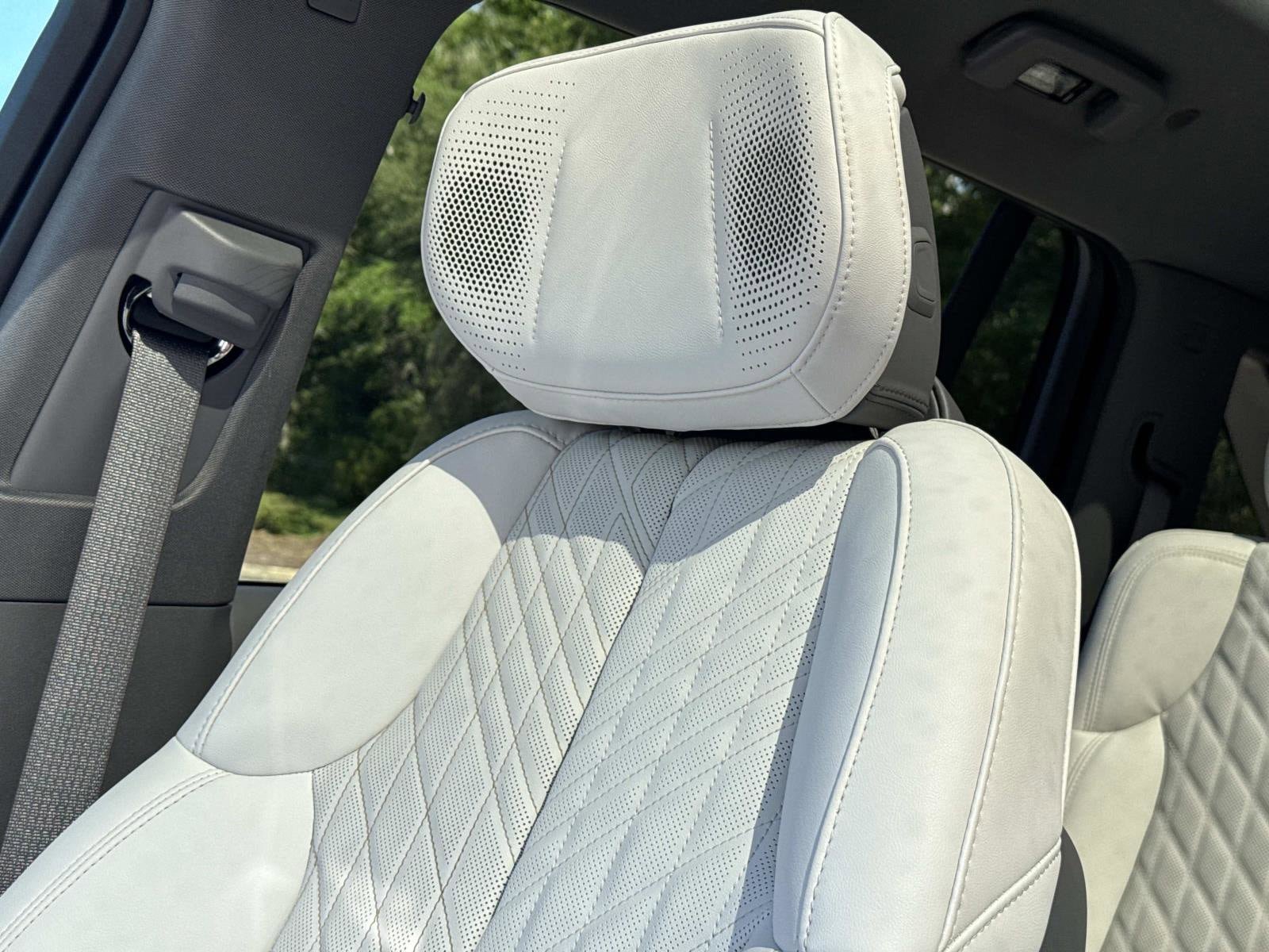 New 2026 Cadillac Escalade IQ Luxury 1 w/ LPO, Floor Liner Package AWD/4WD image 24