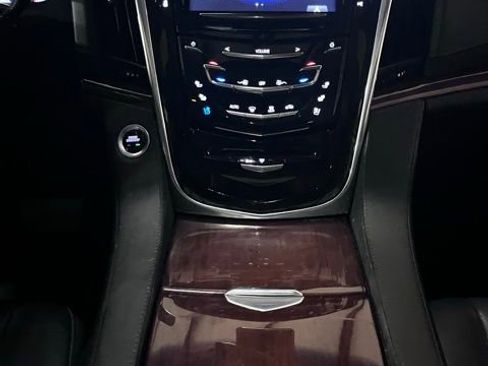 Used 2019 Cadillac Escalade Premium Luxury image 30