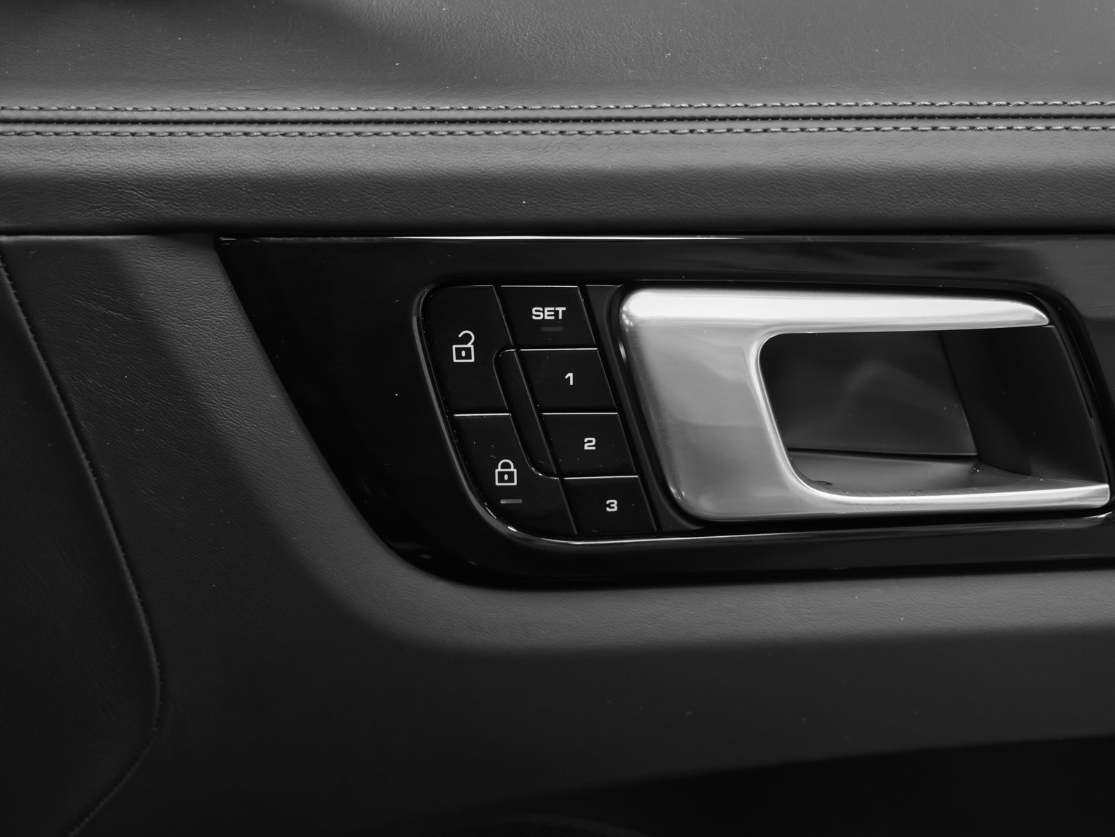 Certified 2021 Porsche Cayenne Turbo AWD/4WD image 21