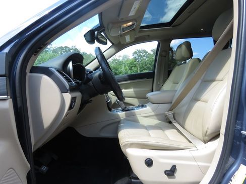 Used 2021 Jeep Grand Cherokee Limited AWD/4WD image 10