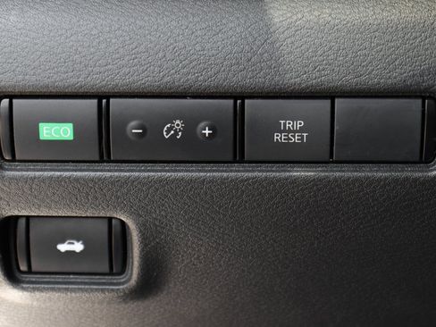 Used 2022 Nissan Sentra SV w/ Trunk Package image 16