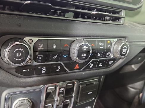Used 2024 Jeep Gladiator Mojave AWD/4WD image 20