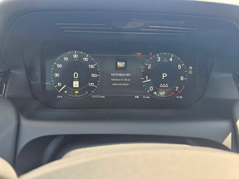 Certified 2024 Land Rover Discovery Sport S image 27