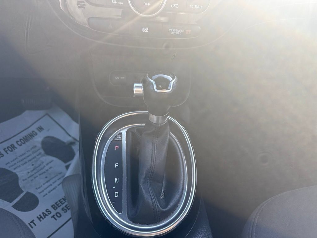 Used 2015 Kia Soul ! w/ Sun & Sound Package FWD image 16