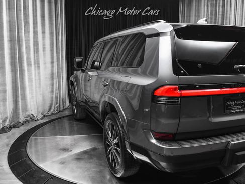 Used 2025 Lexus GX 550 w/ Cold Area Package image 44