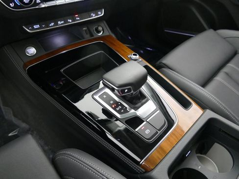 Used 2024 Audi Q5 e Prestige w/ Prestige Package image 24