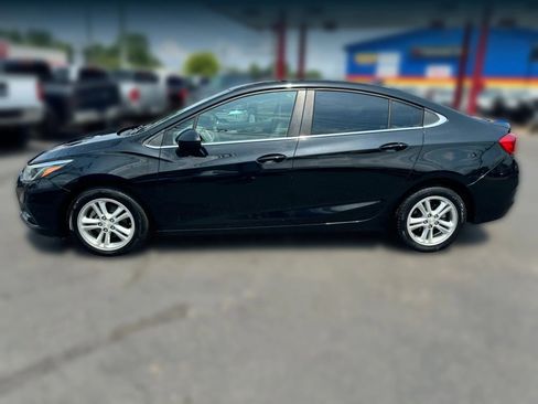 Used 2018 Chevrolet Cruze LT image 2