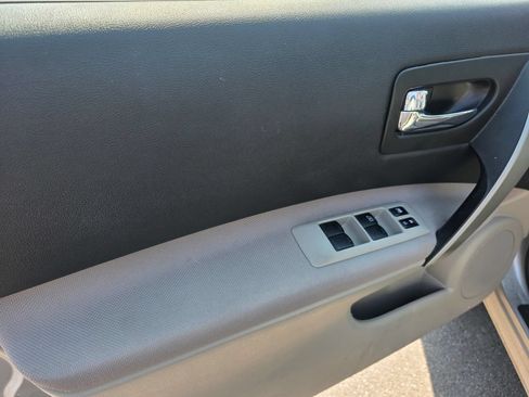 Used 2013 Nissan Rogue SV FWD image 9