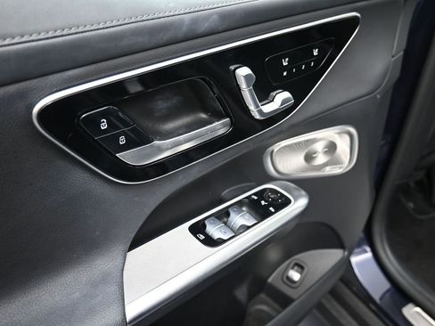 Used 2023 Mercedes-Benz GLC 300 image 9