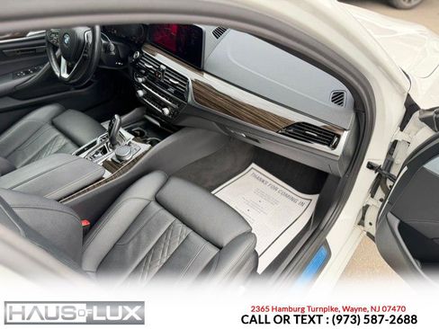 Used 2021 BMW 530i xDrive w/ Convenience Package image 4