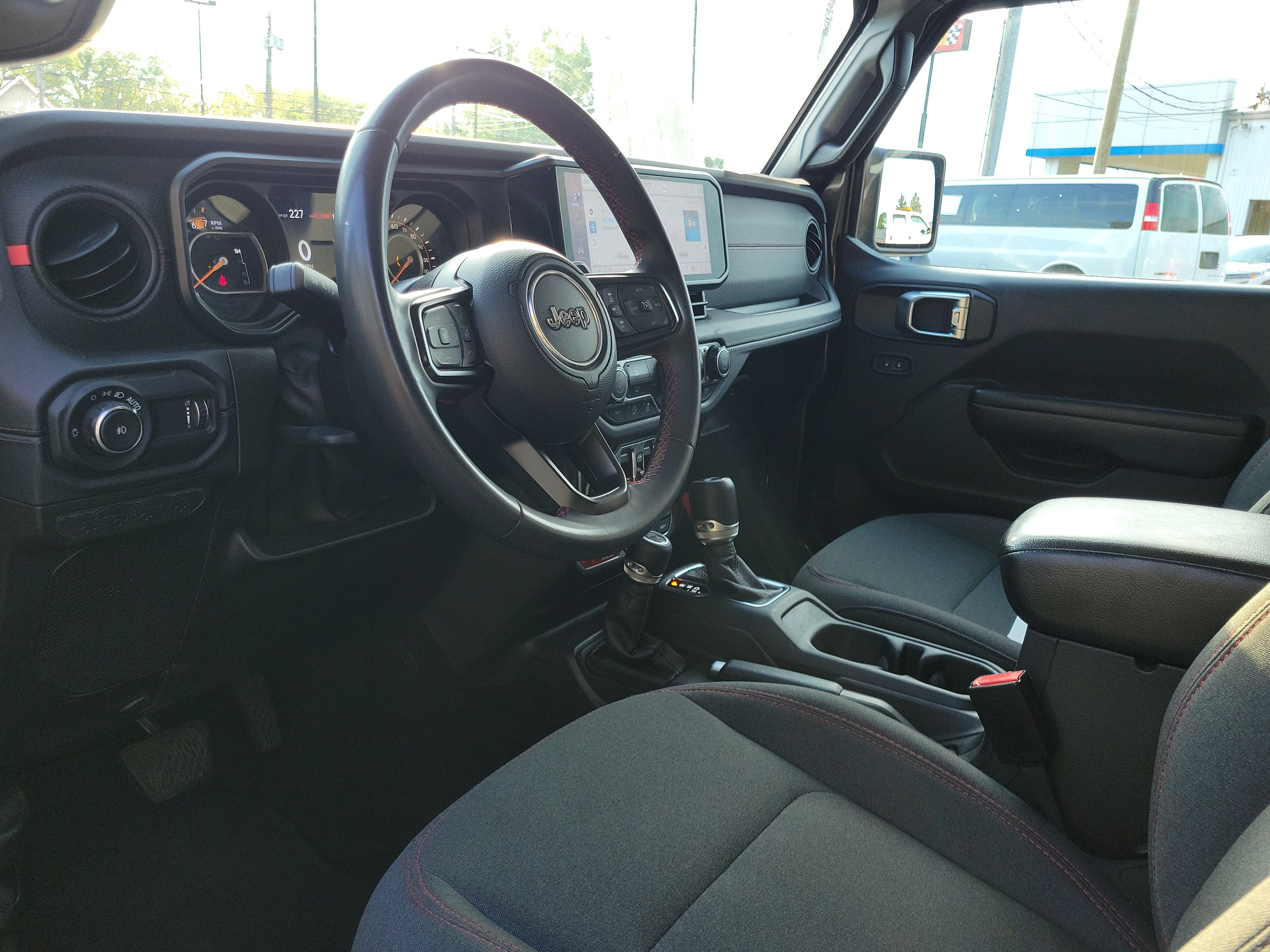 Used 2024 Jeep Wrangler Unlimited Rubicon AWD/4WD image 19