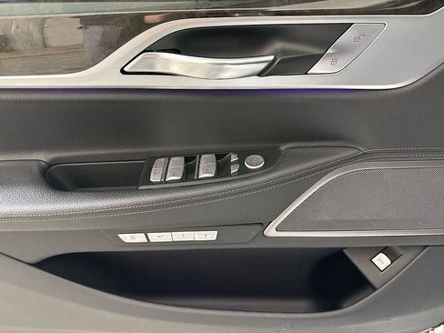 Used 2018 BMW 740e xDrive AWD/4WD image 18
