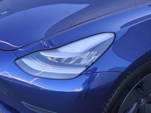 Used 2019 Tesla Model 3 Standard Range Plus image 10