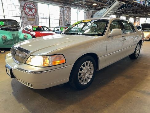 Used 2007 Lincoln Town Car Signature RWD image 6